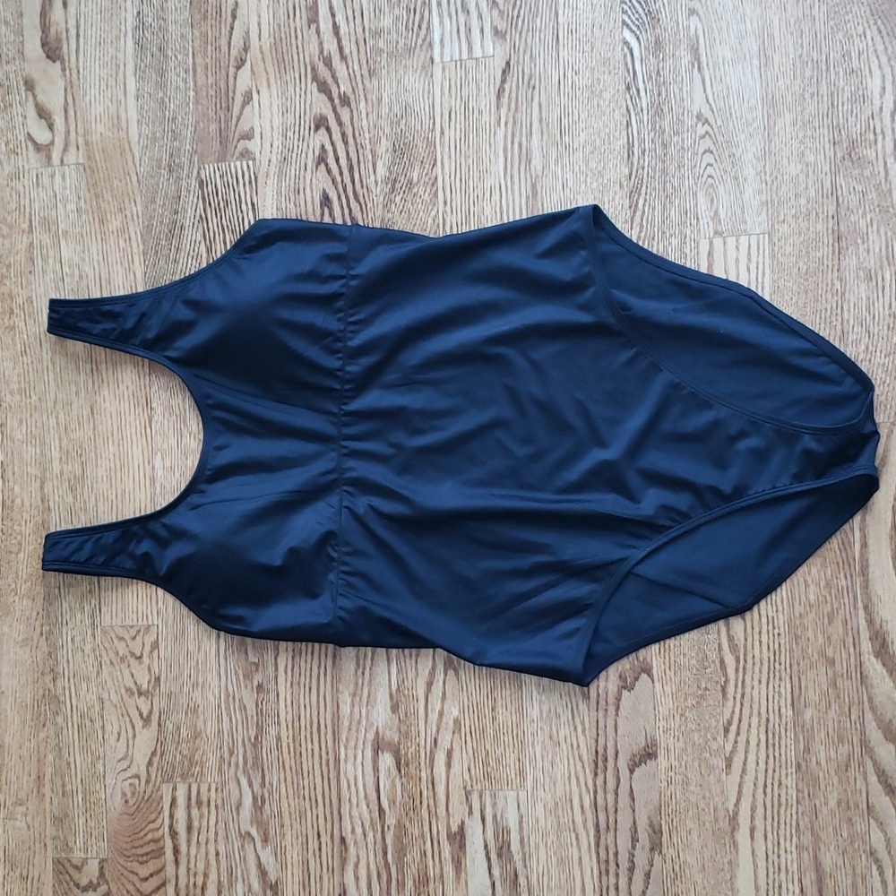 (12) Lolë Classic One Piece Swimsuit Simple Minimalist Beach Swimwear Pool